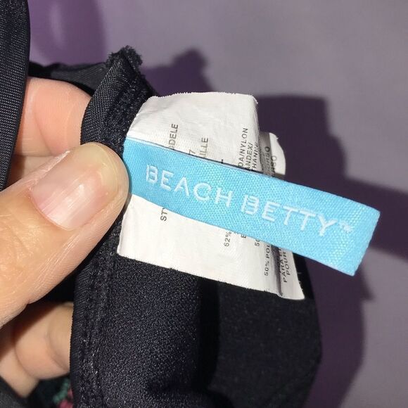 Beach Betty One Piece Swimsuit - Picture 7 of 8